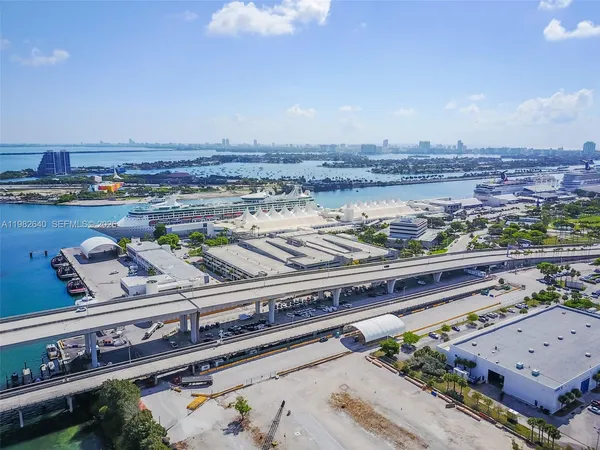 $2,300 | 133 Northeast 2nd Avenue, Unit 1915, Miami, FL 33132