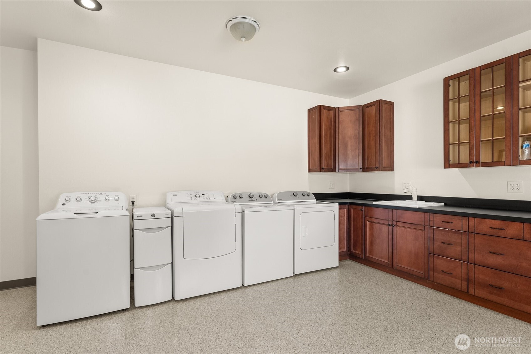139 Coulson Road Chehalis, WA 98532 - Photo 28 of 40 a utility room with dryer and washer