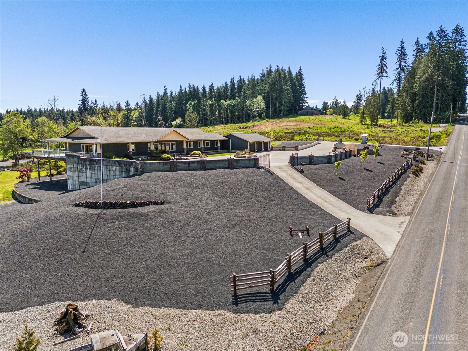 139 Coulson Road Chehalis, WA 98532 - Photo 4 of 40 a view of a swimming pool and lounge chairs