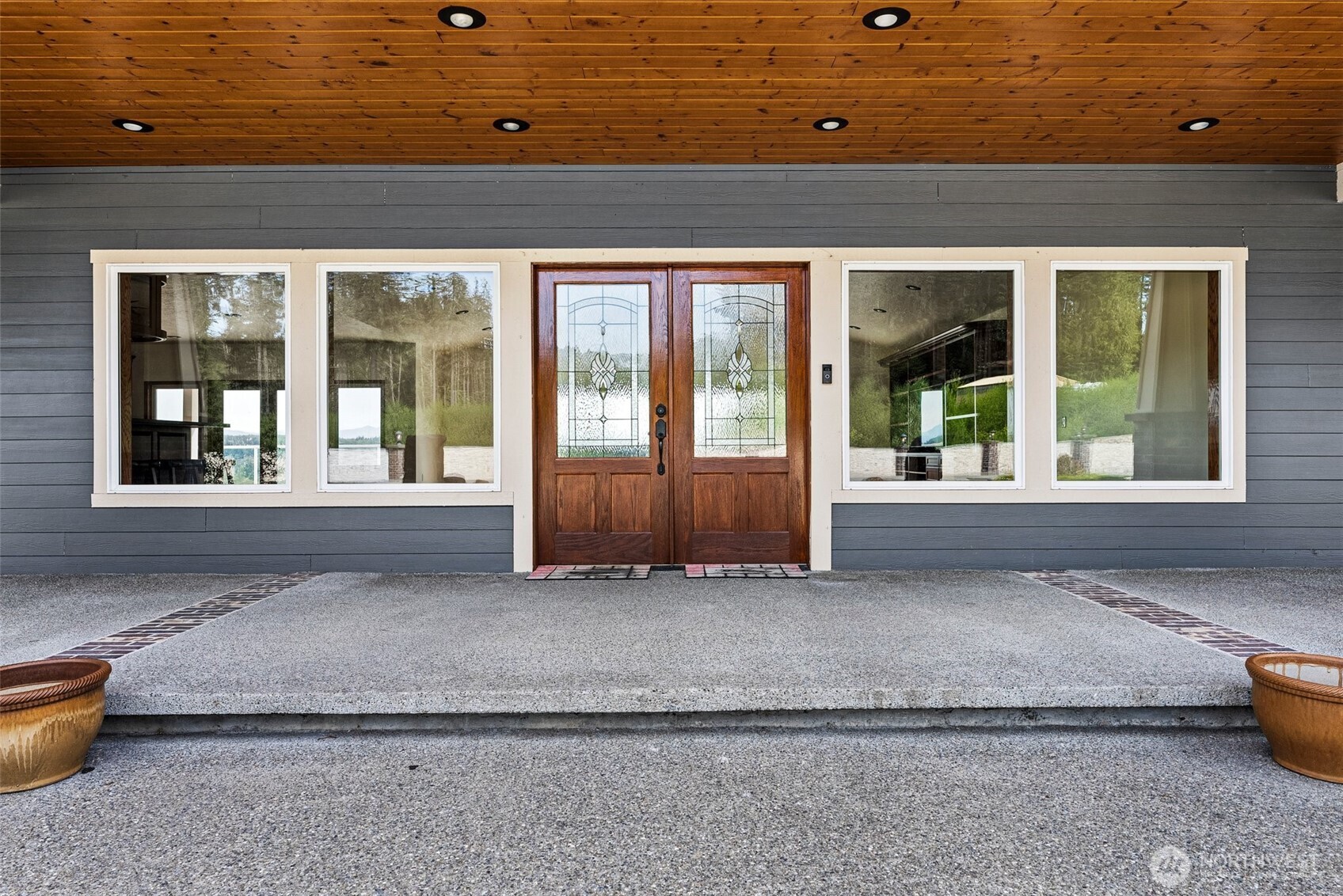 139 Coulson Road Chehalis, WA 98532 - Photo 7 of 40 a view of front door of house with a chair