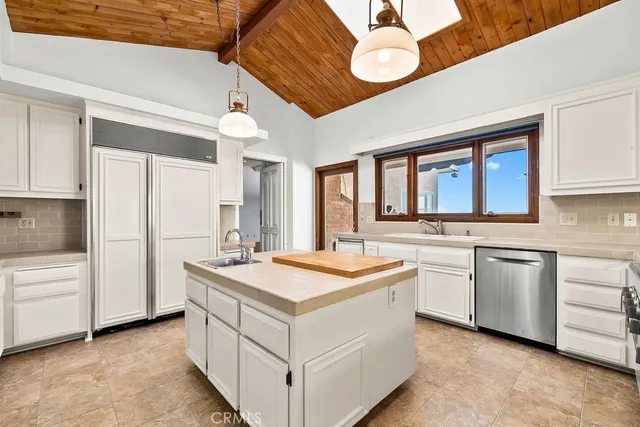 a kitchen that has a lot of cabinets in it