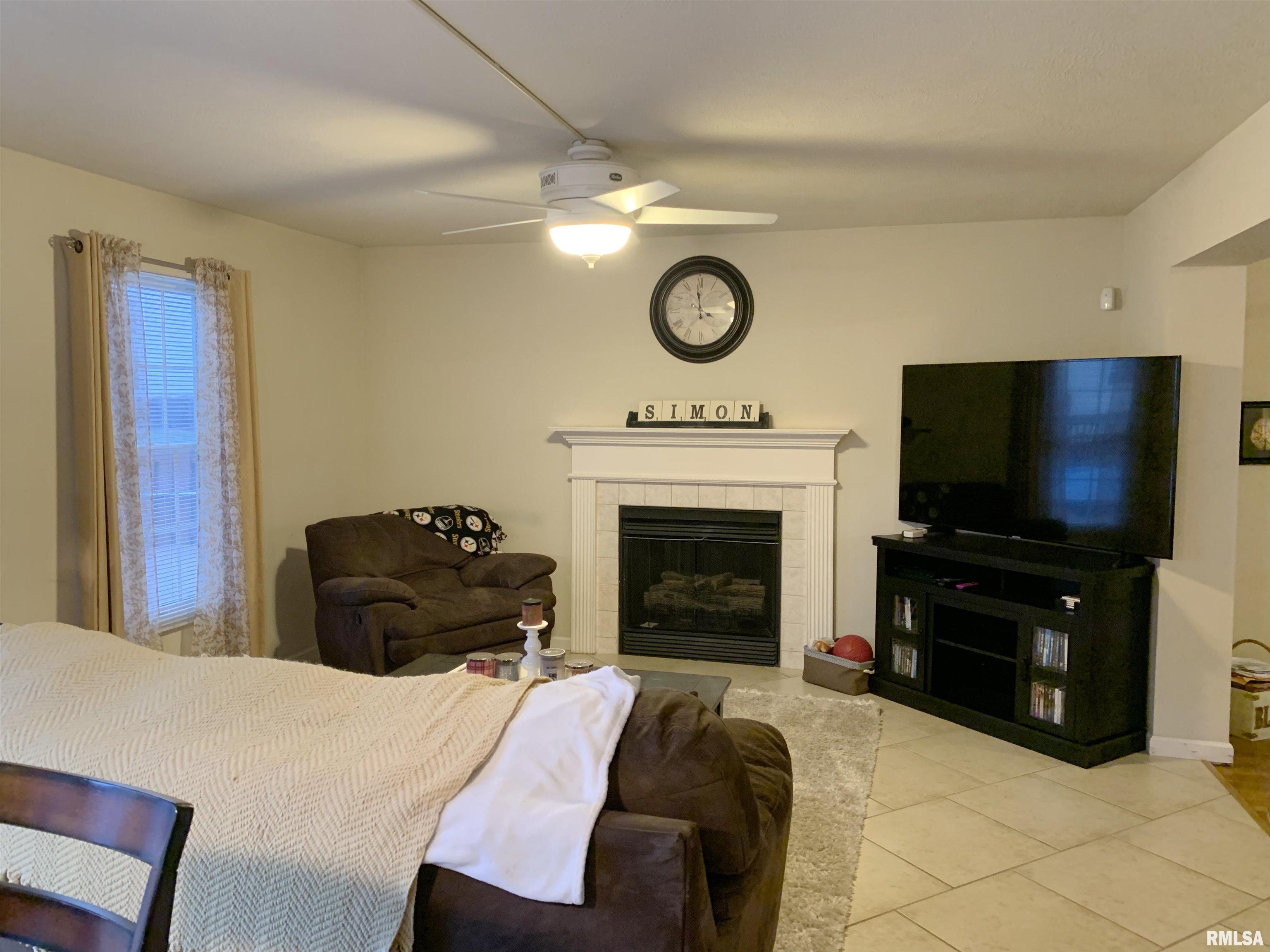 3725 Cranleigh Boulevard Springfield, IL 62712 - Photo 6 of 11 Gallery Image 6