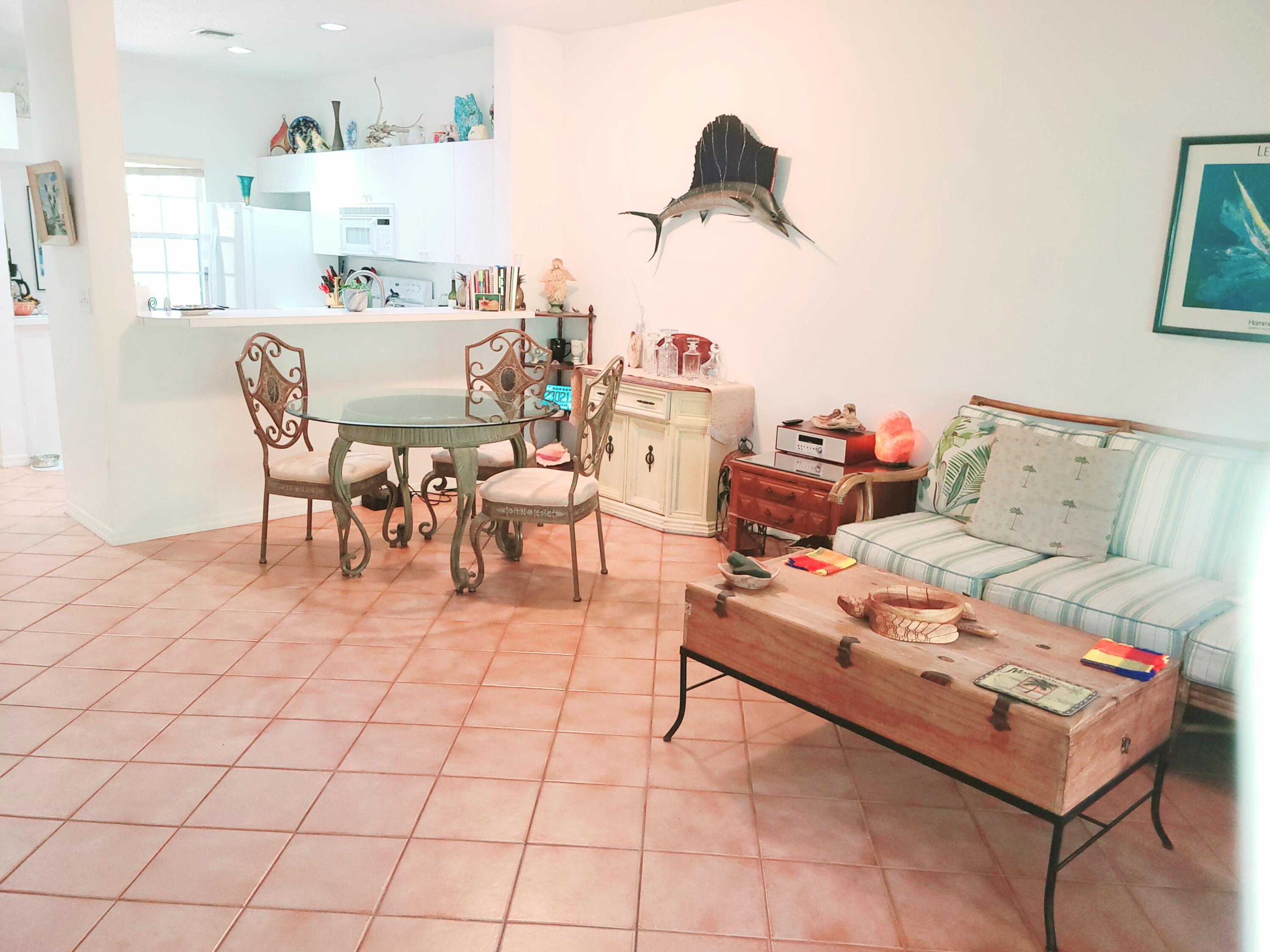 5121 Sabal Gardens Lane, Unit 2 Boca Raton, FL 33487 - Photo 5 of 25 a living room with furniture