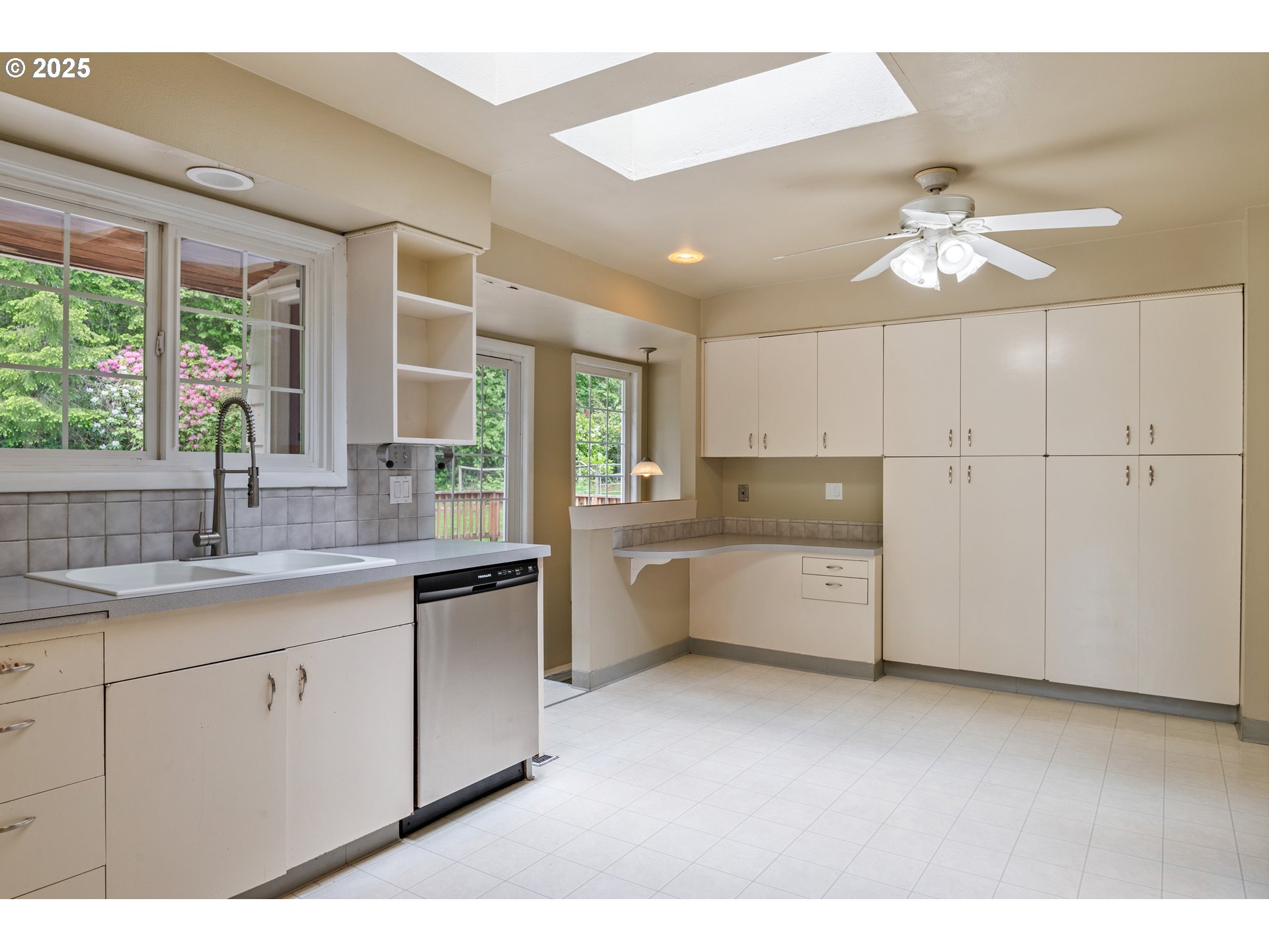 112 Paine Road Castle Rock, WA 98611 - Photo 8 of 40 Gallery Image 8