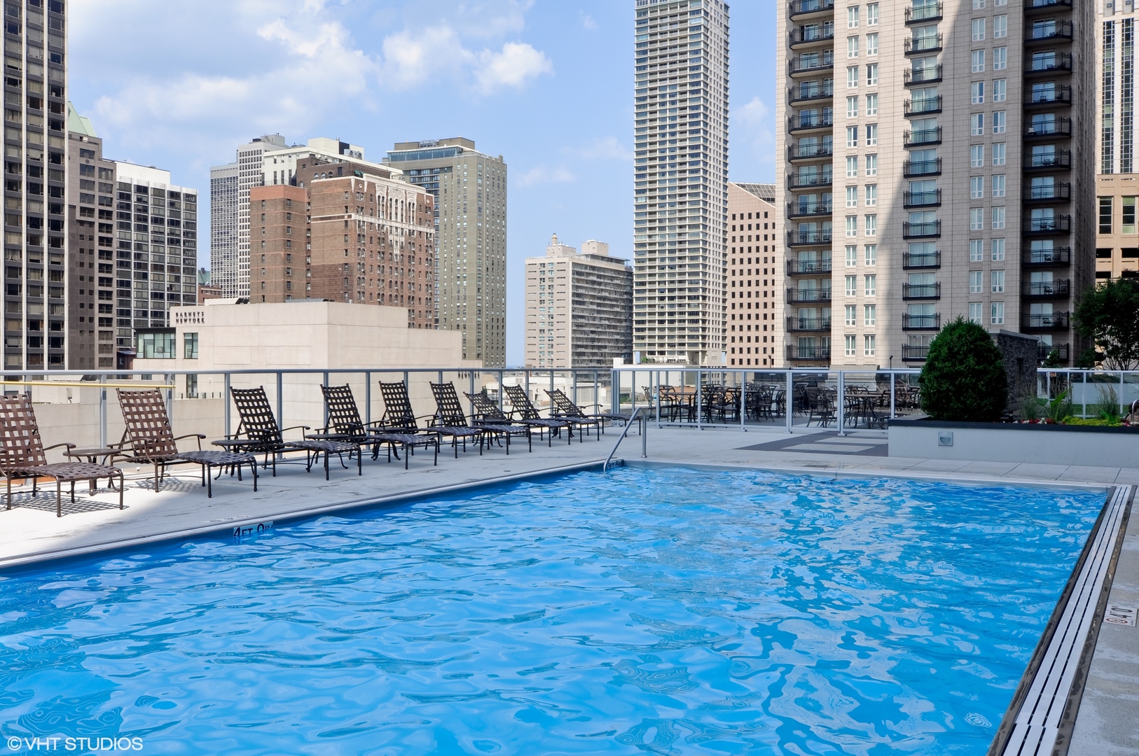 2 West Delaware Place, Unit 2707 Chicago, IL 60610 - Photo 2 of 15