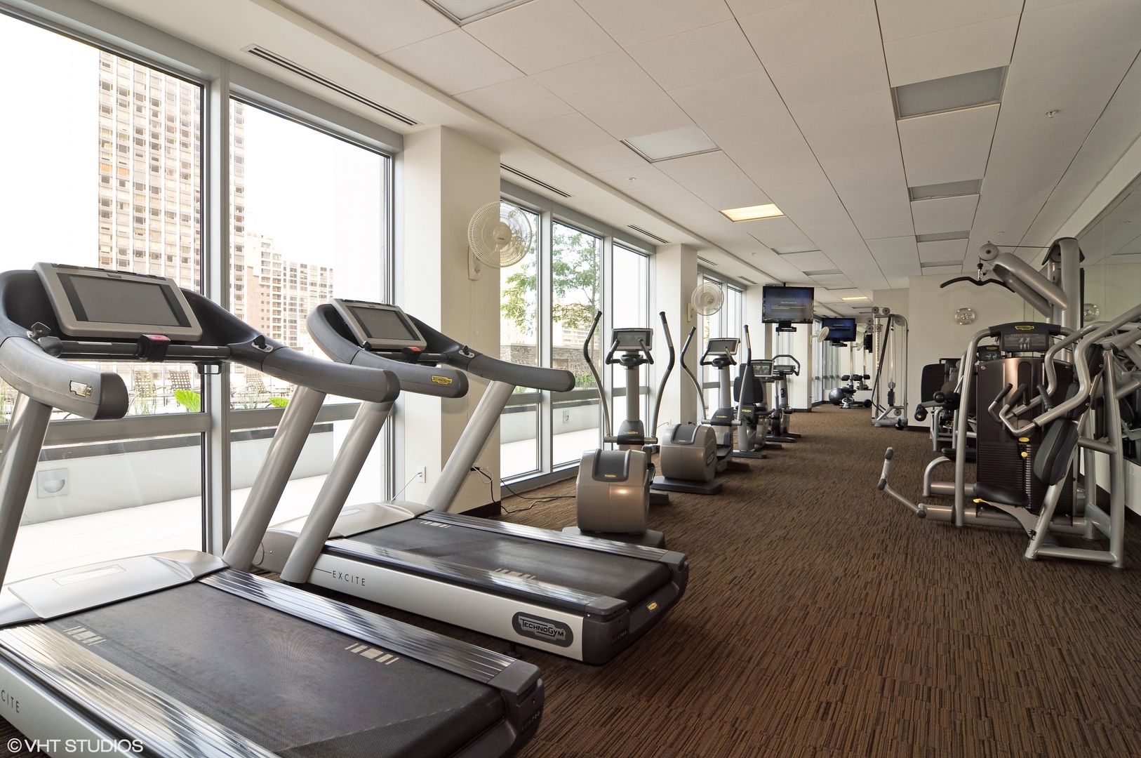 2 West Delaware Place, Unit 2707 Chicago, IL 60610 - Photo 5 of 15