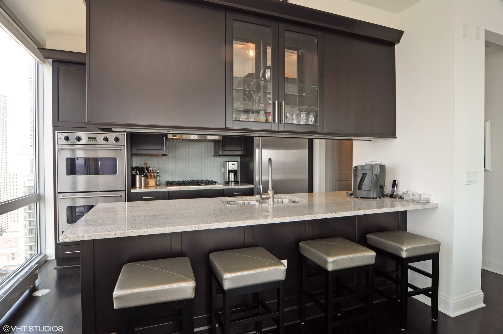 2 West Delaware Place, Unit 2707 Chicago, IL 60610 - Photo 9 of 15