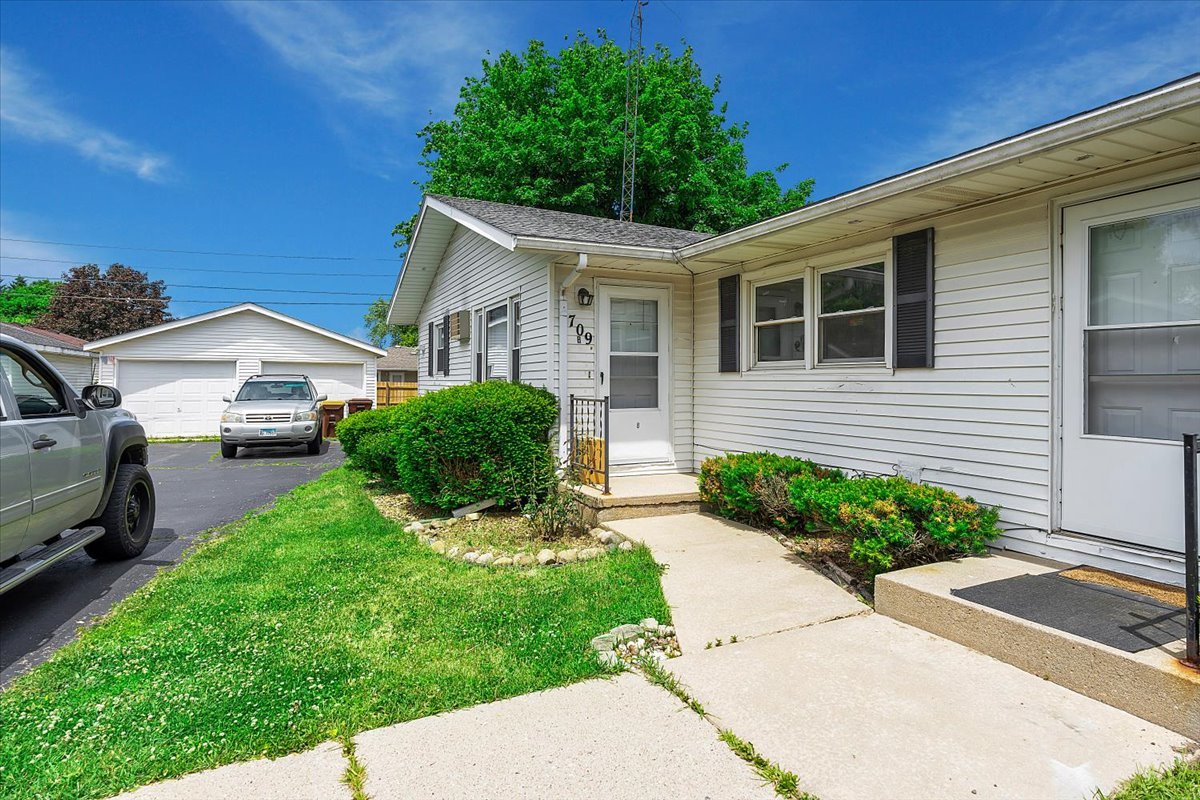 709 West McKinley Street Harvard, IL 60033 - Photo 3 of 23