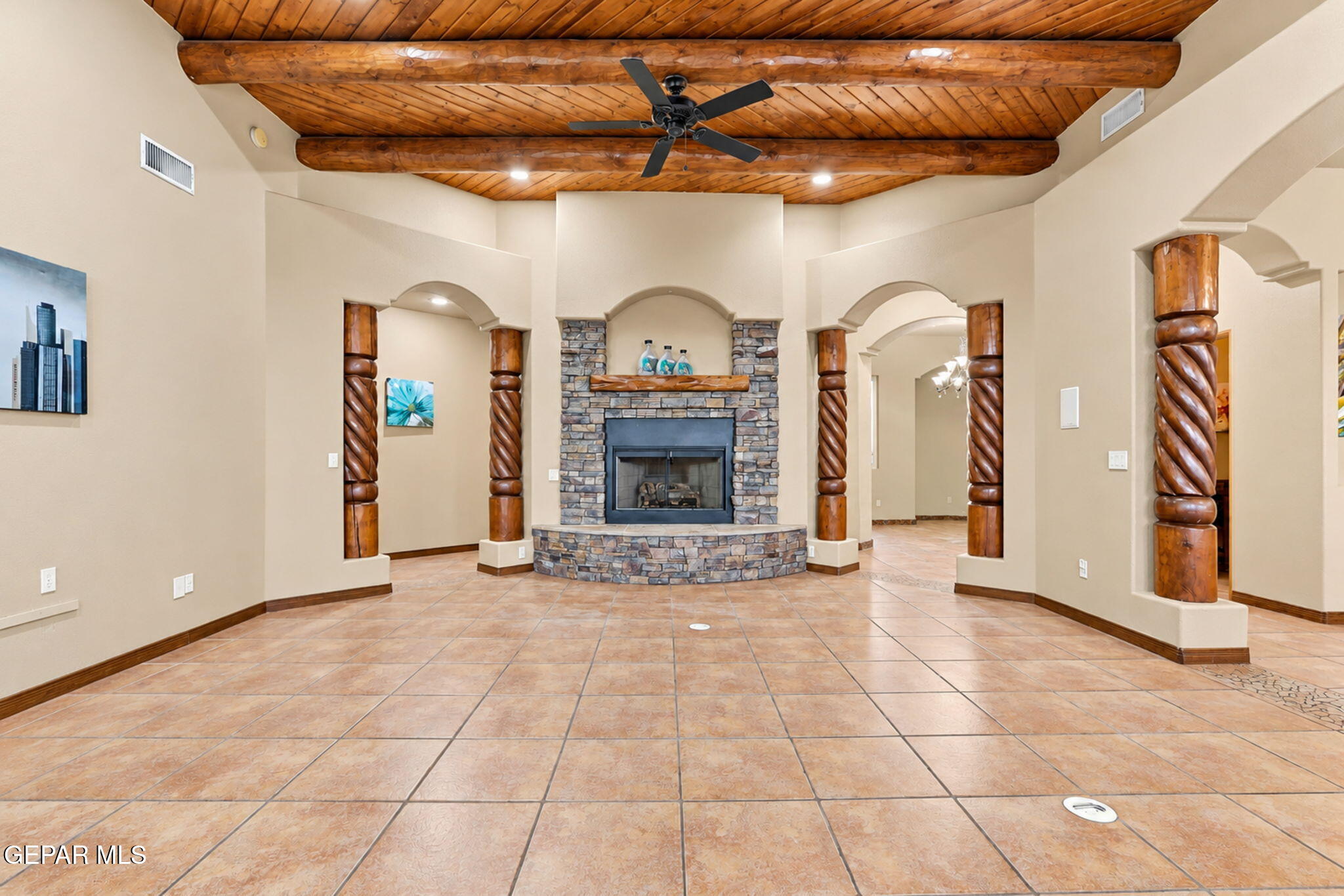 8175 Constitution Road Las Cruces, NM 88007 - Photo 19 of 102 Living Room