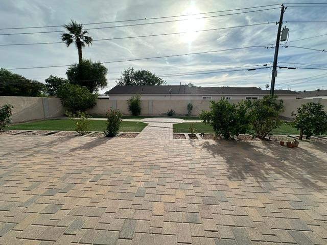 6830 North 14th Street Phoenix, AZ 85014 - Photo 10 of 28 a view of backyard with plants and outdoor seating