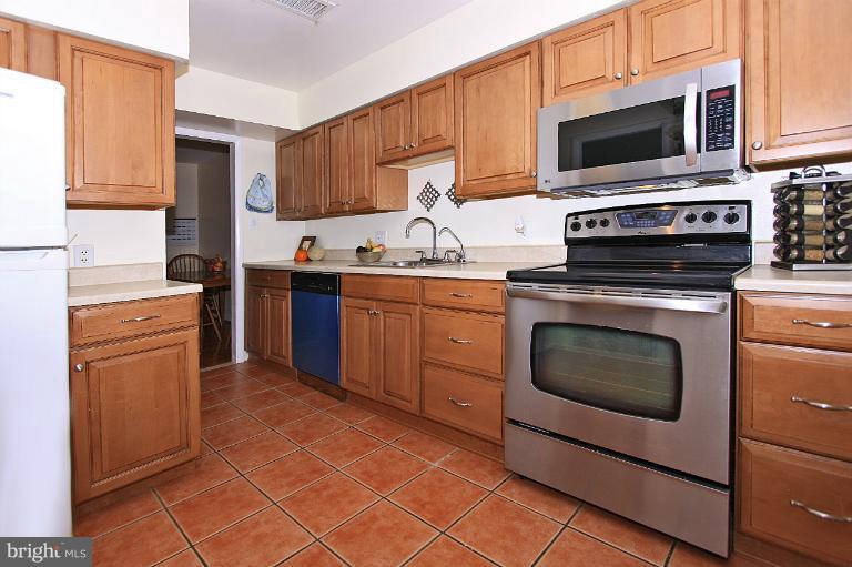 2380 Cloudcroft Square Reston, VA 20191 - Photo 15 of 19 Kitchen