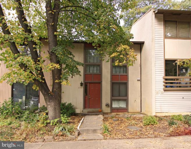 2380 Cloudcroft Square Reston, VA 20191 - Photo 19 of 19 Exterior (Front)