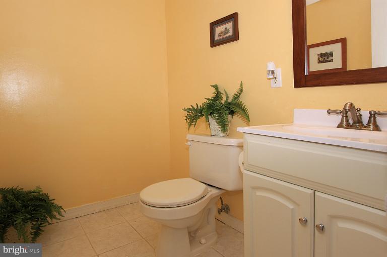2380 Cloudcroft Square Reston, VA 20191 - Photo 4 of 19 Bath