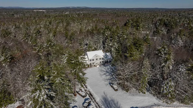 $915,000 | 160 Jennifer Drive, Chester, NH 03036