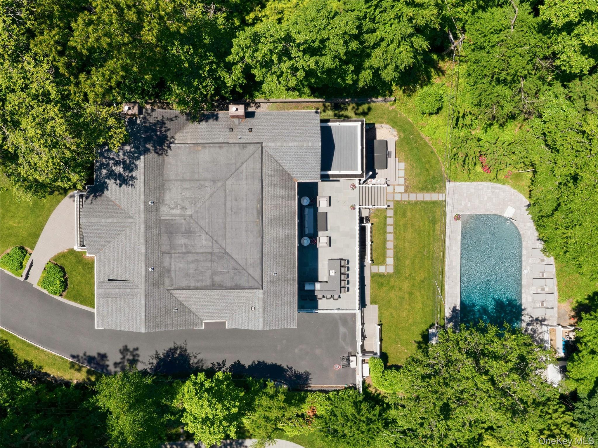 55 Plymouth Road Manhasset, NY 11030 - Photo 5 of 41