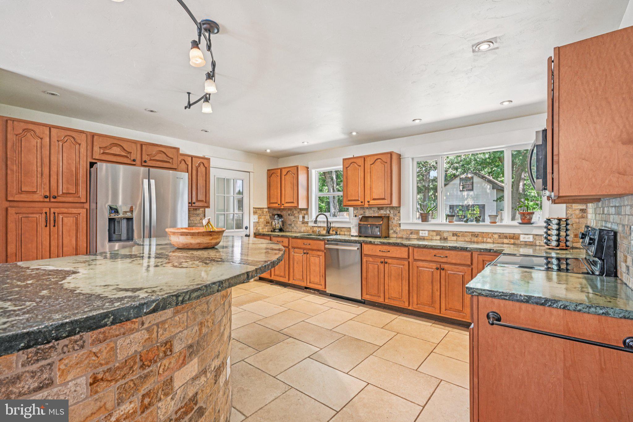 53 Hartford Road Delran, NJ 08075 - Photo 13 of 54