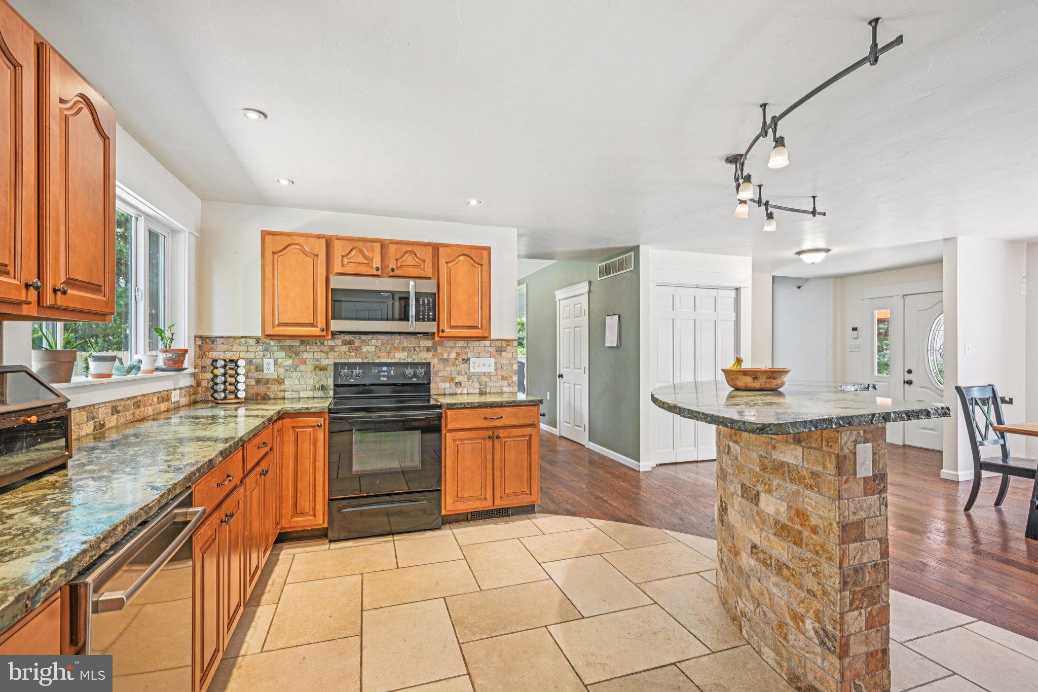 53 Hartford Road Delran, NJ 08075 - Photo 15 of 54