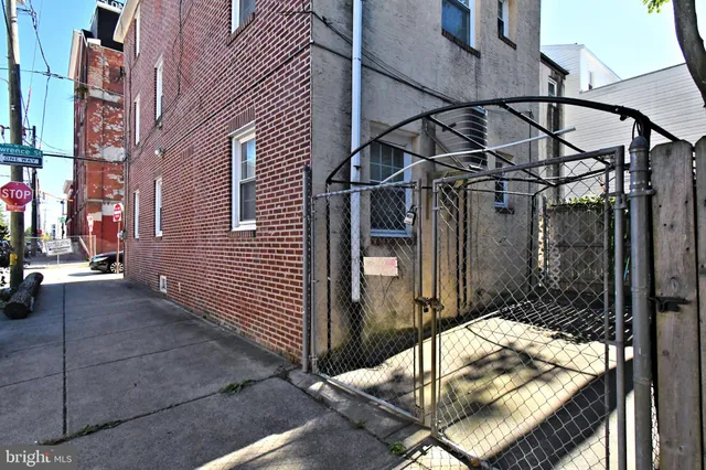 $1,950 | 1554 North Lawrence Street, Unit 2, Philadelphia, PA 19122