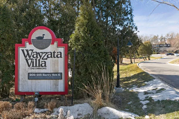 $339,000 | 205 Barry Avenue South, Unit 221, Wayzata, MN 55391