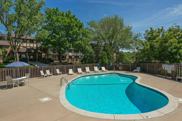 $339,000 | 205 Barry Avenue South, Unit 221, Wayzata, MN 55391