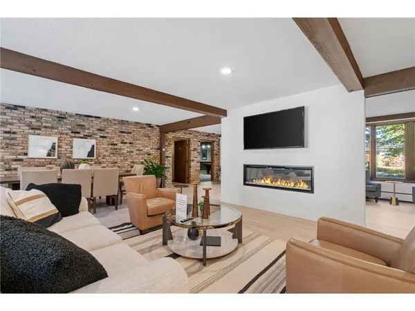 $339,000 | 205 Barry Avenue South, Unit 221, Wayzata, MN 55391