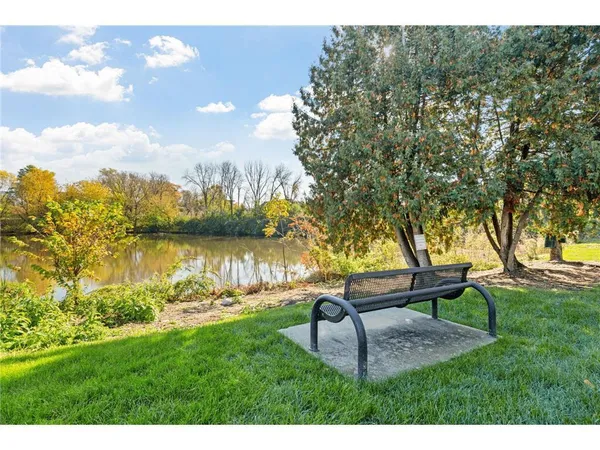 $339,000 | 205 Barry Avenue South, Unit 221, Wayzata, MN 55391