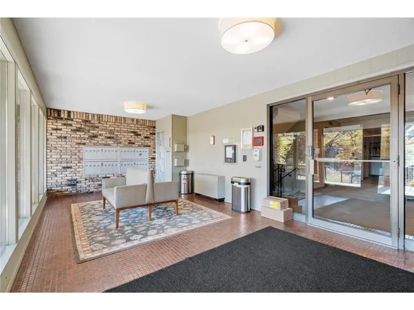 $339,000 | 205 Barry Avenue South, Unit 221, Wayzata, MN 55391
