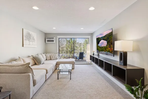 $339,000 | 205 Barry Avenue South, Unit 221, Wayzata, MN 55391