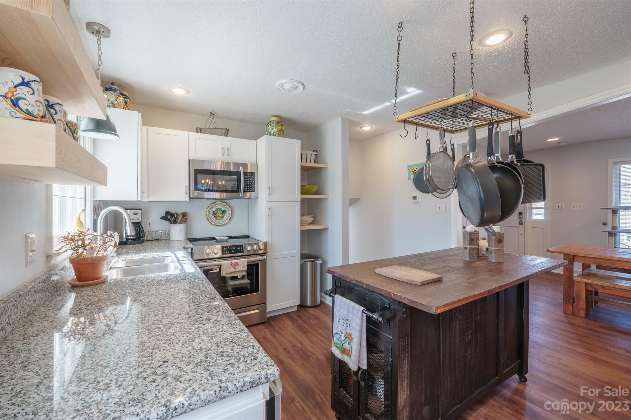 313 Clearbrook Road Matthews, NC 28105 - Photo 5 of 48 Gallery Image 5