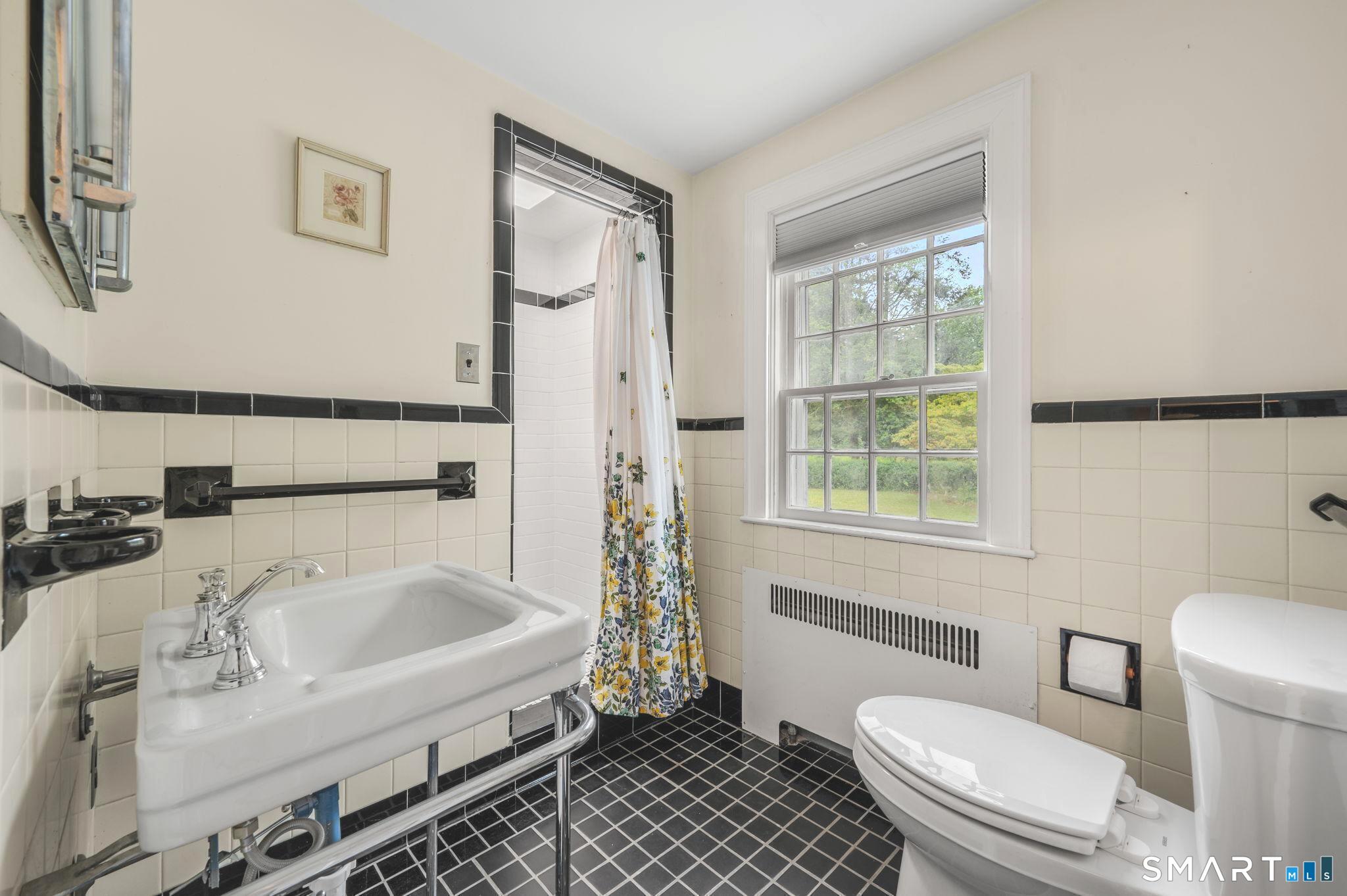 33 Coit Lane Norwich, CT 06360 - Photo 23 of 40 En-suite bathroom