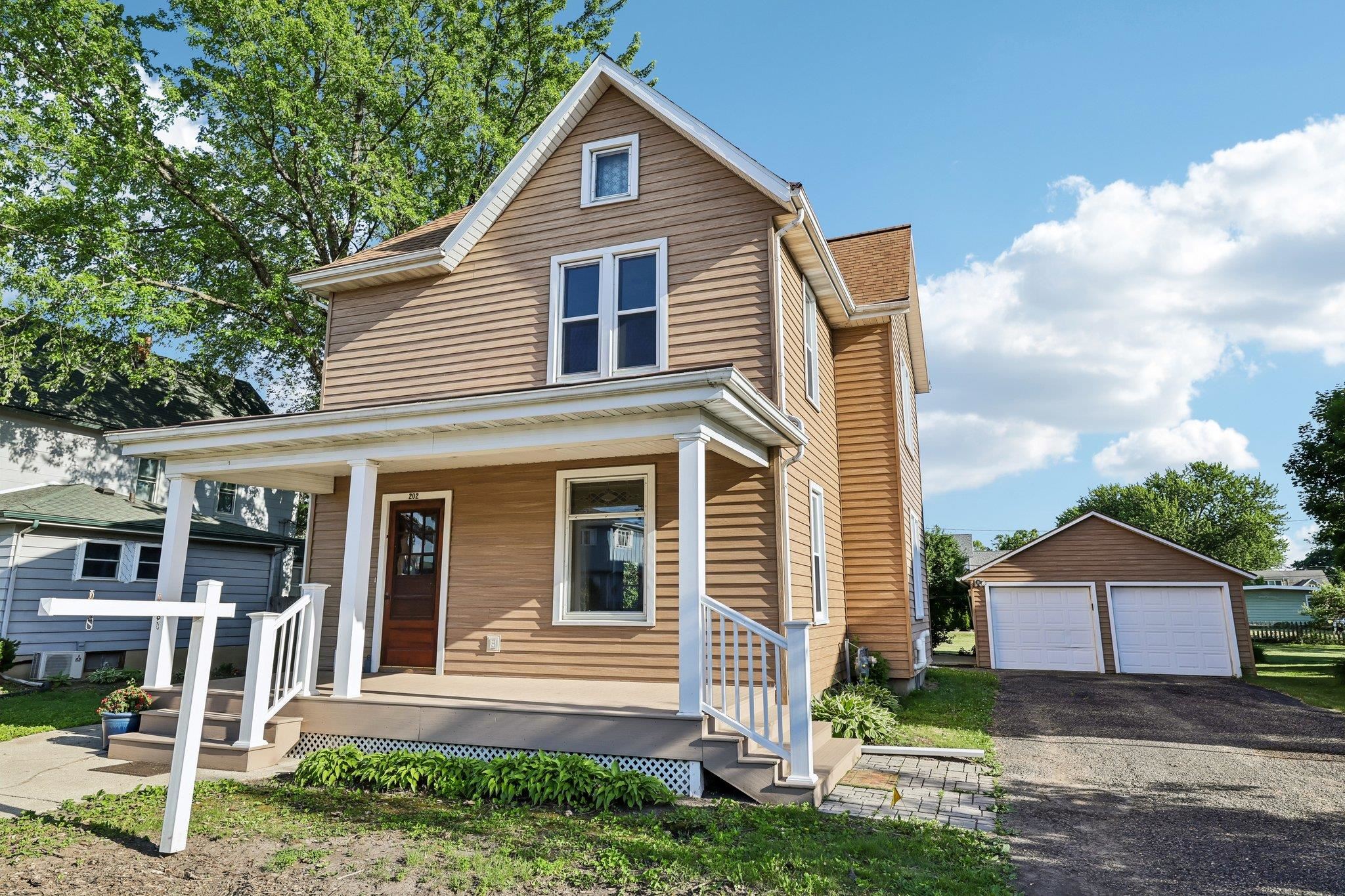 202 West 3rd Street Waunakee, WI 53597 - Photo 4 of 48