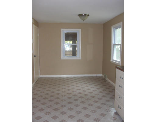96 North Brook Road Springfield, MA 01119 - Photo 4 of 12