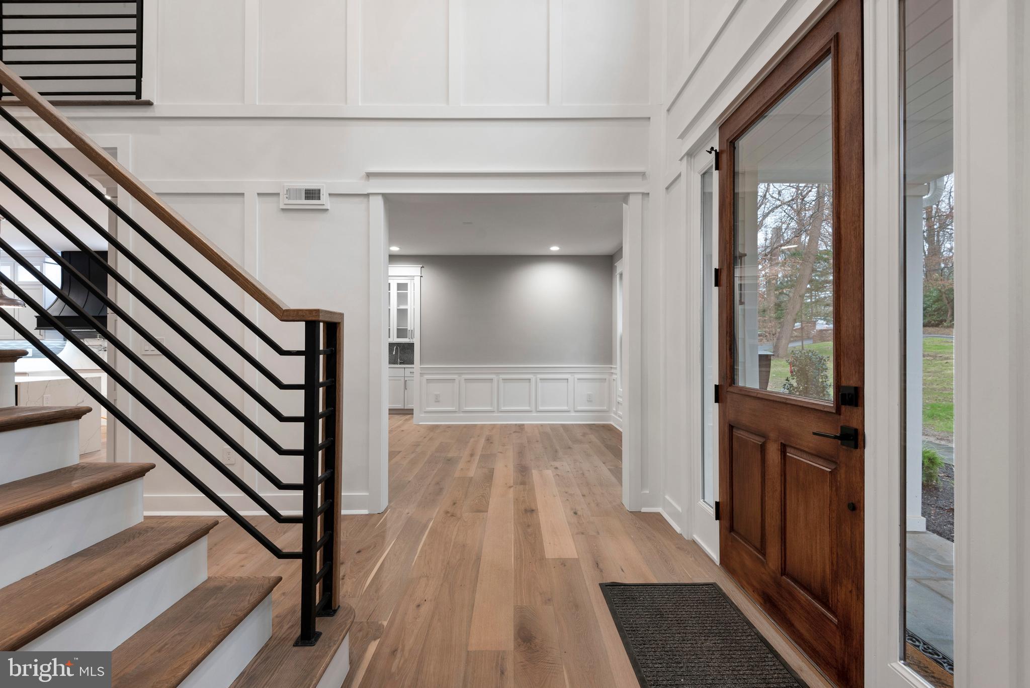 10 Crestline Road Wayne, PA 19087 - Photo 15 of 63 Center Hall w/view of DR