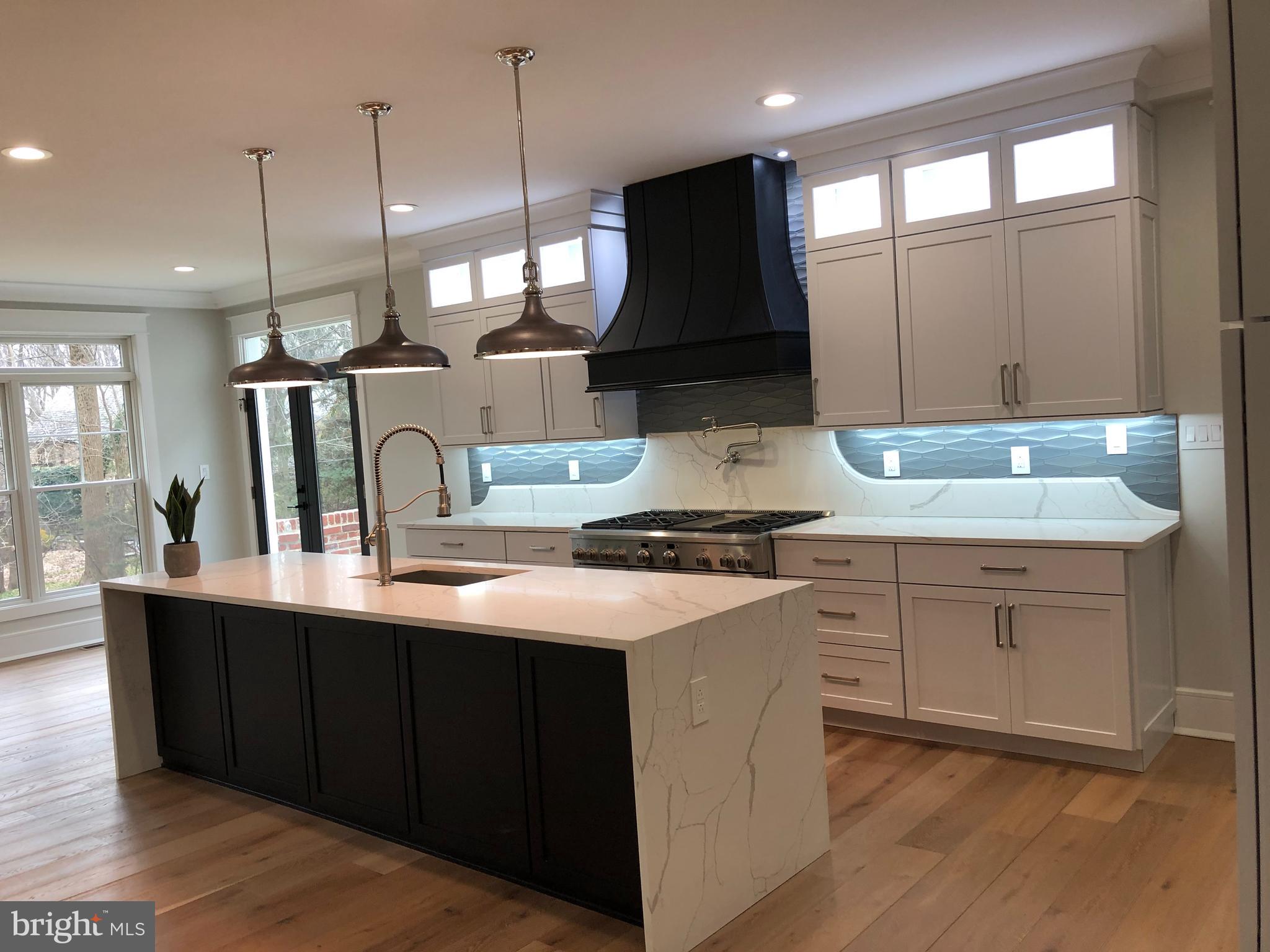 10 Crestline Road Wayne, PA 19087 - Photo 28 of 63 Custom Kitchen w/view of Breakfast Room