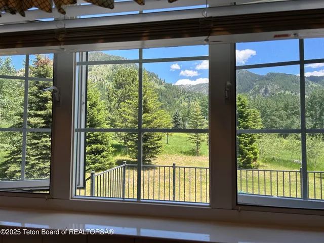 $985,000 | 604 Vista W Drive, Star Valley Ranch, WY 83127