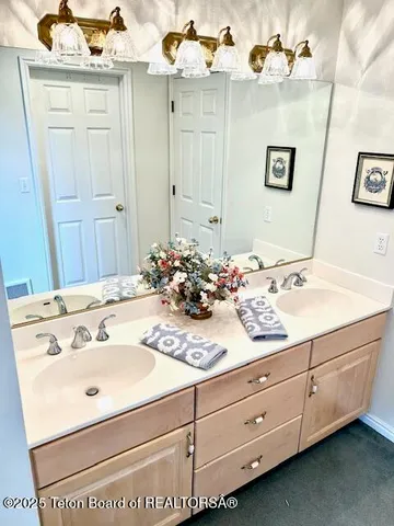 $985,000 | 604 Vista W Drive, Star Valley Ranch, WY 83127