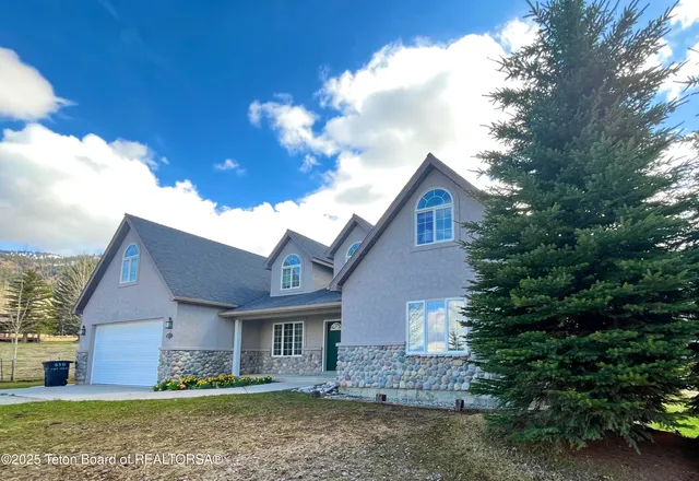 $985,000 | 604 Vista W Drive, Star Valley Ranch, WY 83127