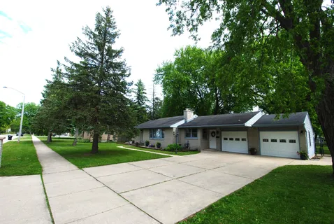 $399,000 | 417 West Geneva Street, Elkhorn, WI 53121