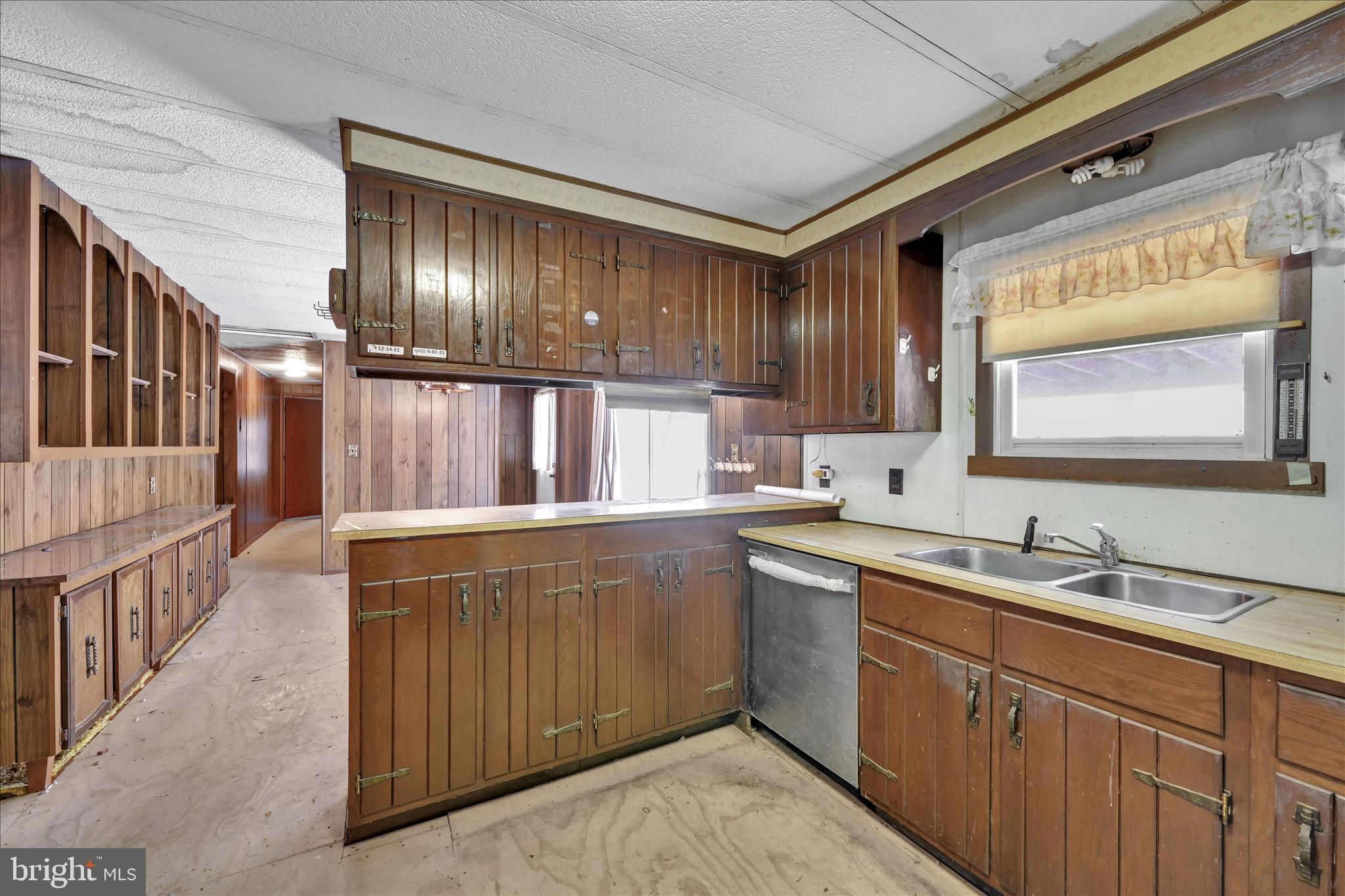 283 Pleasant Valley Road New Ringgold, PA 17960 - Photo 12 of 36 Kitchen