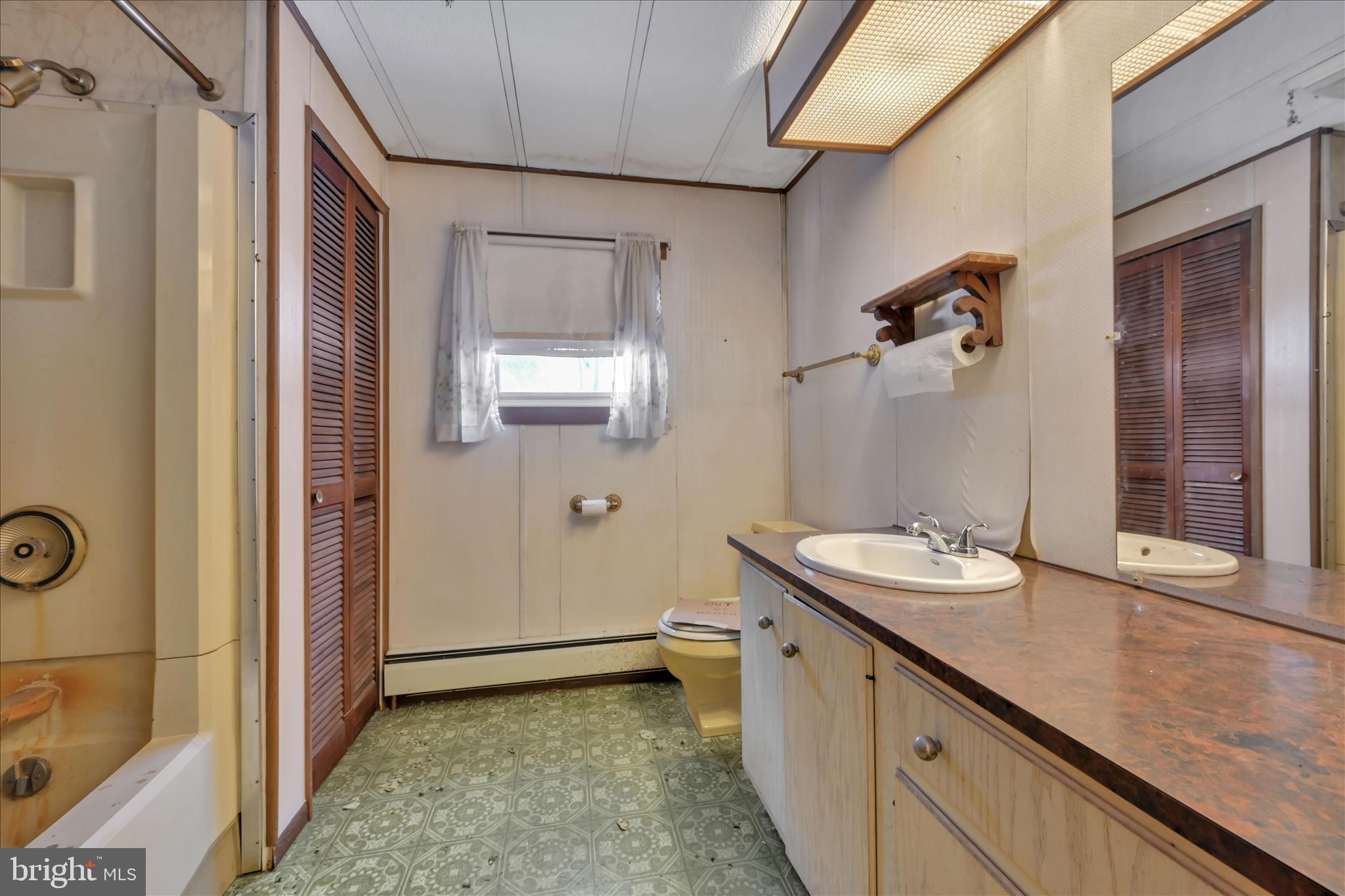 283 Pleasant Valley Road New Ringgold, PA 17960 - Photo 19 of 36 Bathroom