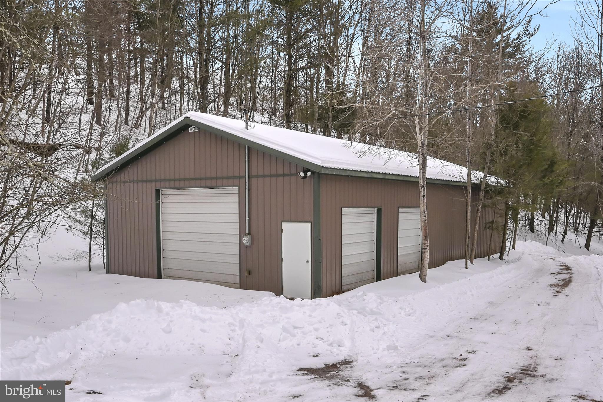 283 Pleasant Valley Road New Ringgold, PA 17960 - Photo 2 of 36 Garage