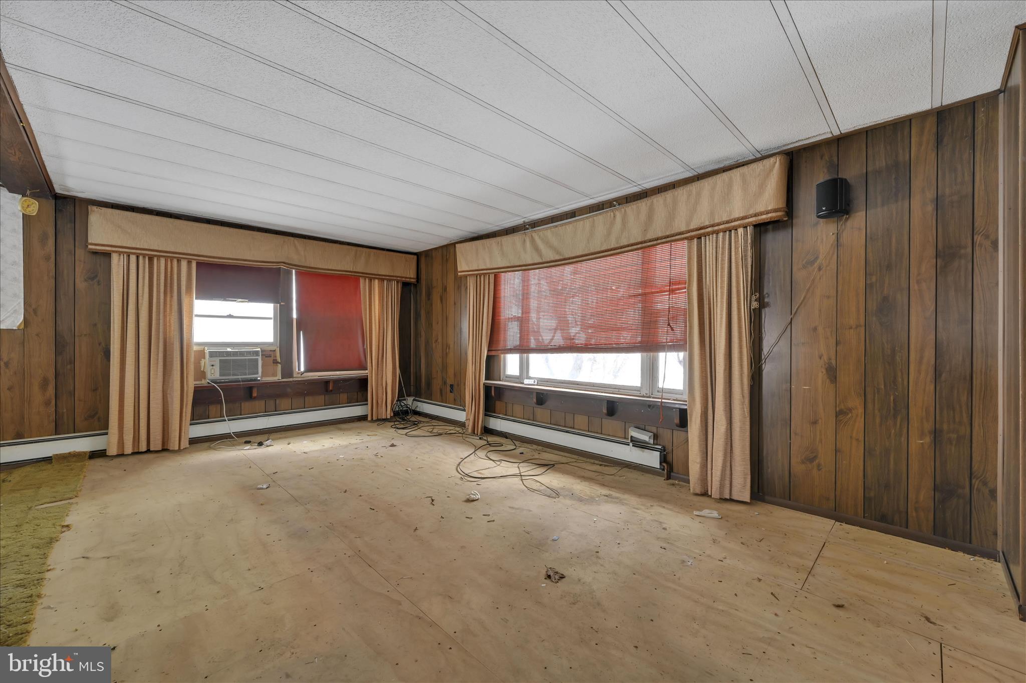 283 Pleasant Valley Road New Ringgold, PA 17960 - Photo 6 of 36 Living Area