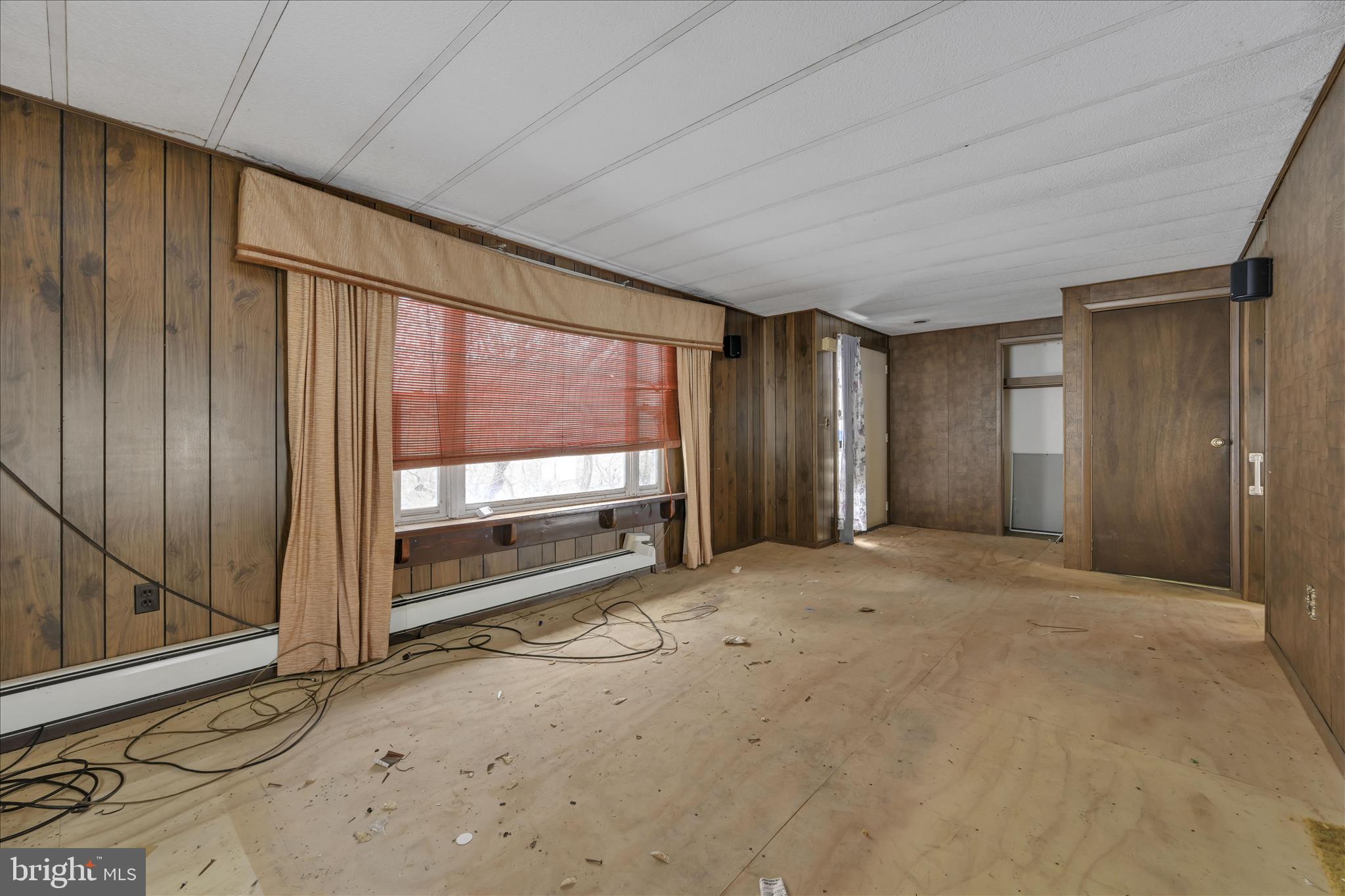 283 Pleasant Valley Road New Ringgold, PA 17960 - Photo 7 of 36 Living Area