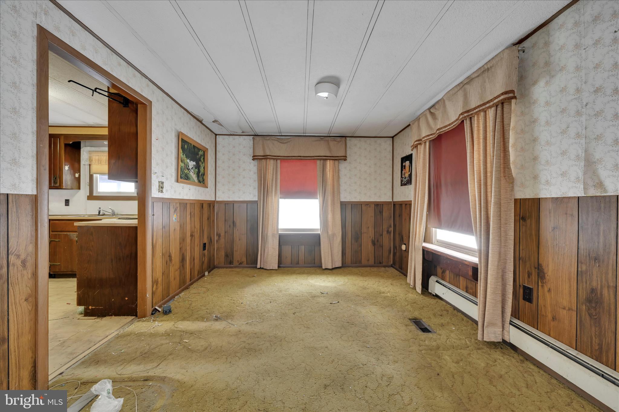 283 Pleasant Valley Road New Ringgold, PA 17960 - Photo 9 of 36 Dining Area