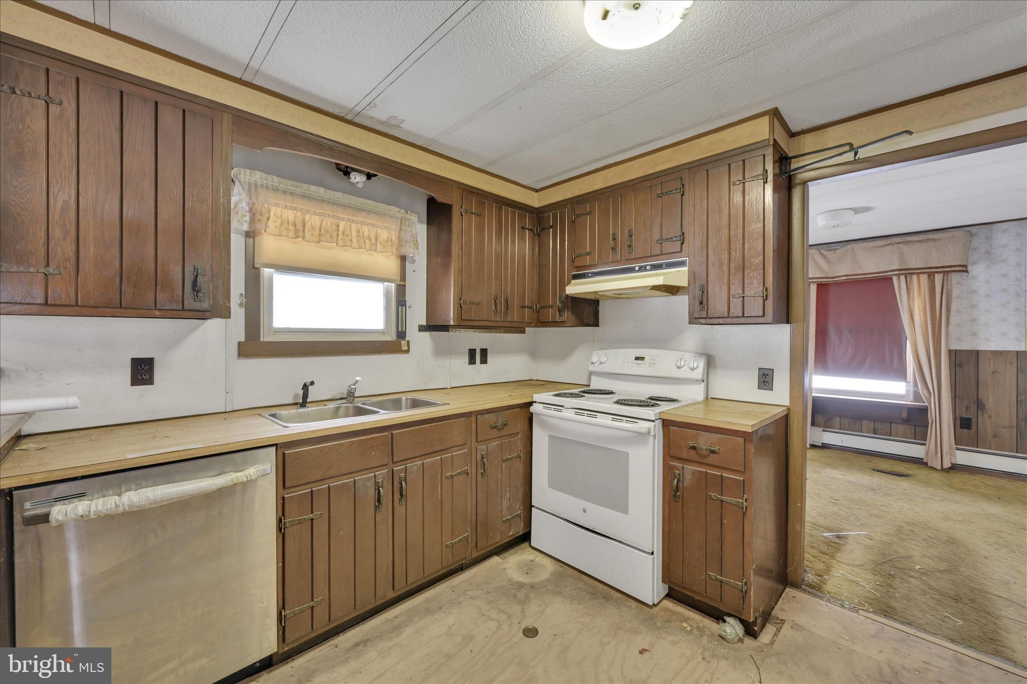 283 Pleasant Valley Road New Ringgold, PA 17960 - Photo 10 of 36 Kitchen