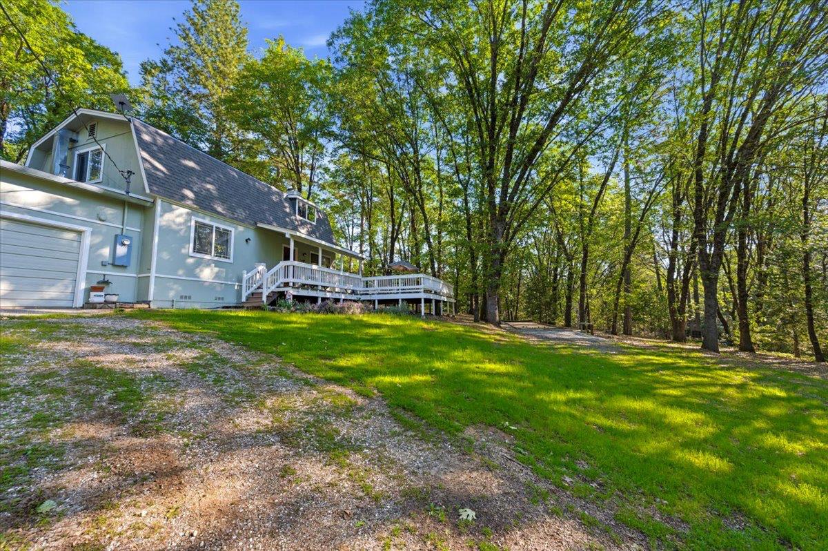 19961 New Rome Road Nevada City, CA 95959 - Photo 33 of 45 Gently sloped driveway