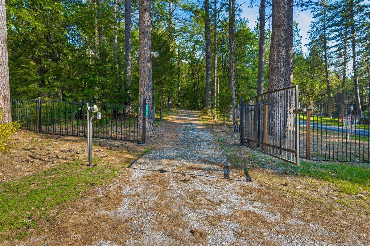 19961 New Rome Road Nevada City, CA 95959 - Photo 42 of 45 Gated driveway