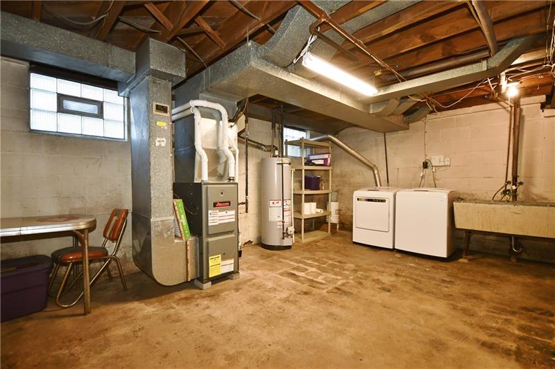 240 East Willock Road Pittsburgh, PA 15227 - Photo 20 of 25 Gallery Image 20