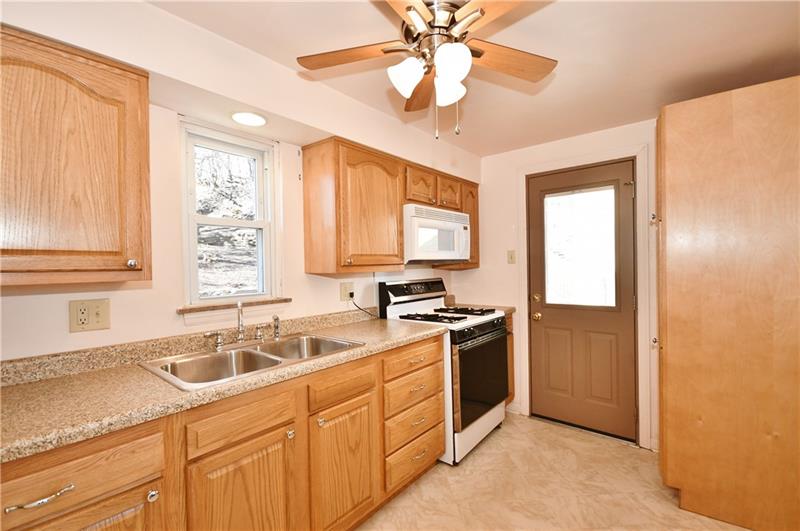 240 East Willock Road Pittsburgh, PA 15227 - Photo 8 of 25 Gallery Image 8