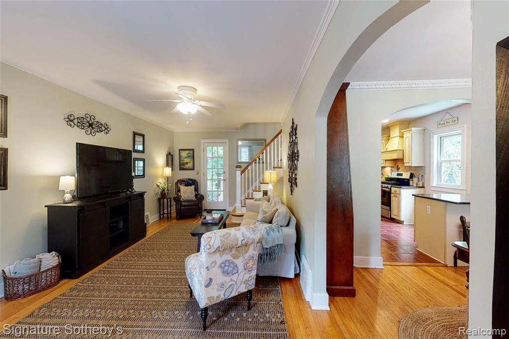90 Mapleton Road Grosse Pointe Farms, MI 48236 - Photo 4 of 43